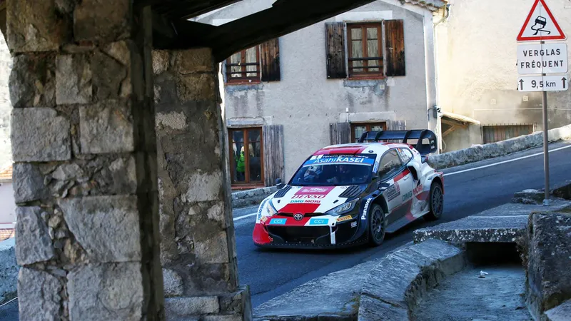 Prima parte a raliului a fost dominată de campionul WRC en titre Sebastien Ogier pe Toyota Yaris GR Rally1.. / Foto: Sébastien Ogier, Facebook