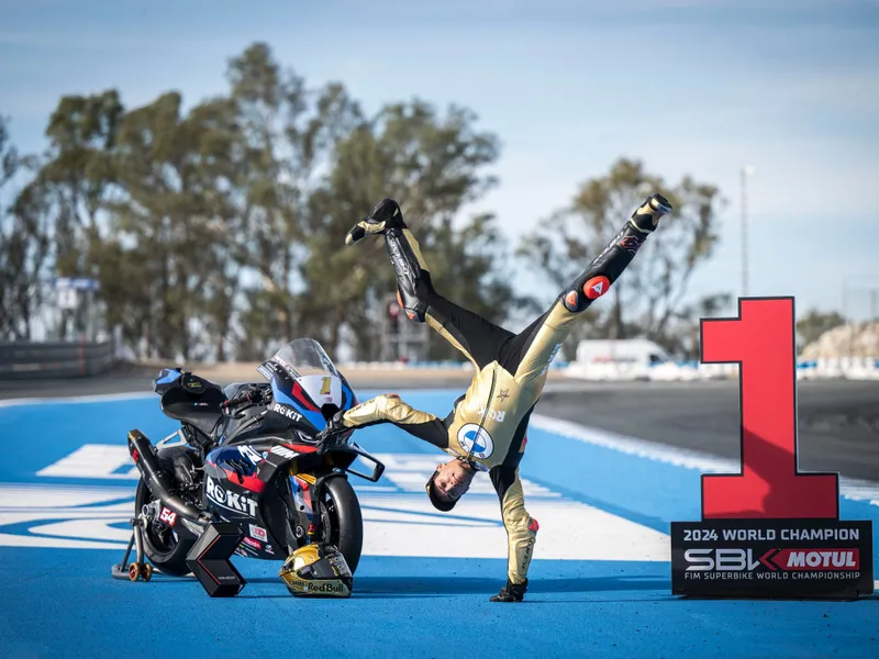 „El Turco” a obținut al doilea titlu mondial în Superbike. Nou record, 13 victorii consecutive - Foto: BMW