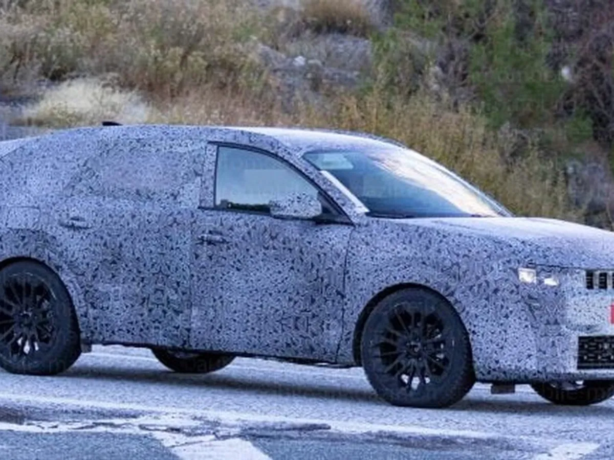 FOTO-SPION Primele imagini cu noul model compact Dacia break, Dacia C-Neo. E așteptat în vara lui 2026