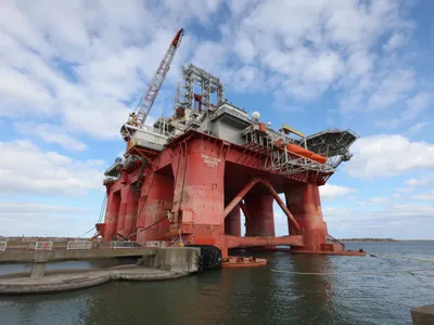 Platforma de foraj gazeifer Transocean Barents, în Portul Constanţa, înainte să fie pusă pe poziţie, în Perimetrul Neptun Deep - Foto: INQUAM PHOTOS/George Călin