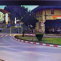 Doi bărbați au fost suprinși de camerele de supraveghere cînd se băteau în centrul Tășnadului Foto: presasm.ro