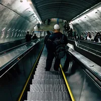 Persoane rănite după ce o scară rulantă a luat-o în sensul opus. Unde s-a întâmplat și ce a urmat? - Foto: Profiemdia images (imagine cu rol ilustrativ)