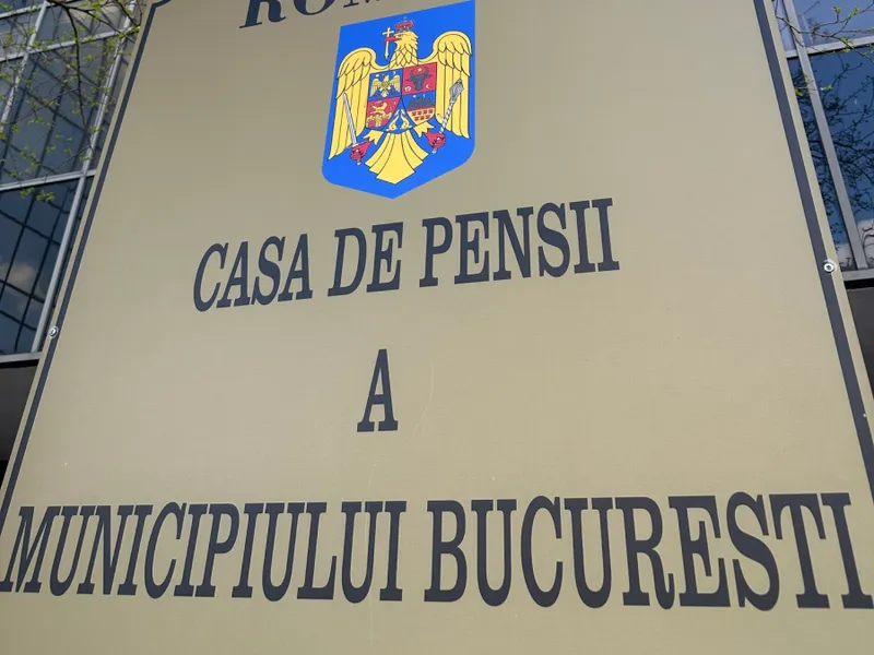 Panică la Casa de Pensii din Capitală. Un bărbat a stropit cu benzină holul și a amenințat că dă foc - Foto: Facebook/Casa de Pensii