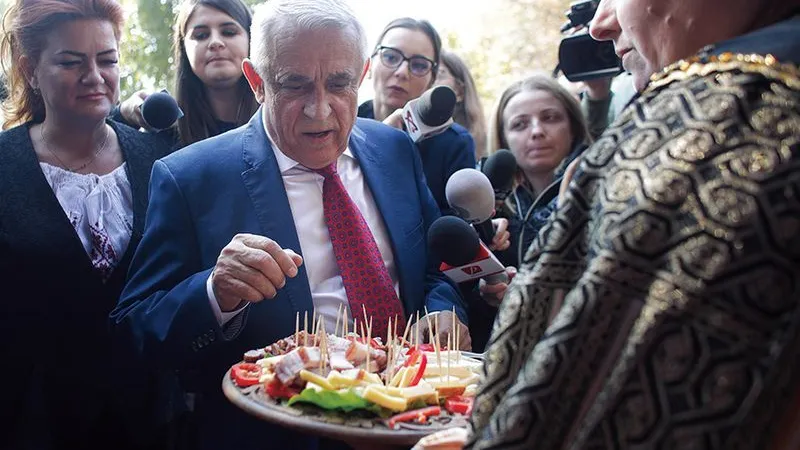 Porția de cașcaval a lui Petre Daea a crescut în regimul Dragnea Foto: Inquam