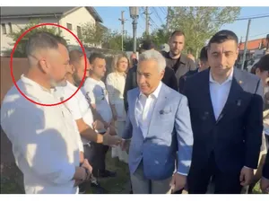Interlopul Mihai Lasca,fost deputat AUR, a venit să dea mâna cu Georgescu când a votat George Simion Foto: aktual24