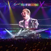 Imagine dintr-un concert al lui Elton John/FOTO: ultimateclassicrock.com