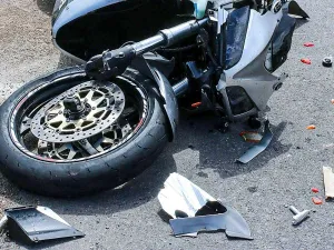 Un tânăr a murit după ce s-a răsturnat cu motocicleta. Nu avea permis și a ieșit de pe stradă - Foto: Arhiva