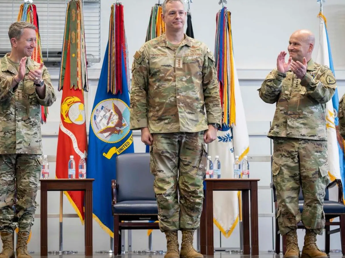 Generalul Alexus Grynkewich, comandantul forțelor Aliate din Europa, efectuează o vizită de lucru la Cincu