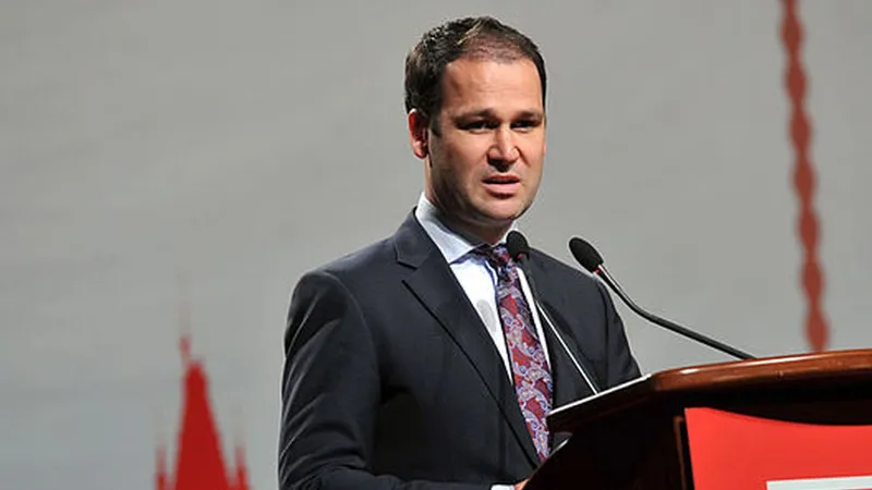 DNA investighează contractele atribuite de Robert Negoiţă, la terasele de pe Cheiul Dâmboviţei - Foto: Partidul Social Democrat, Wikipedia