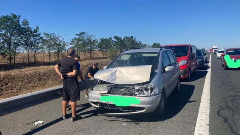 Carambol cu 8 maşini pe A2, la ieşirea spre Constanţa. În autoturisme s-ar afla 22 de persoane - Foto: Observator / imagine cu caracter ilustrativ