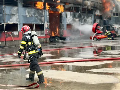 Incendiu la o fabrică din Drobeta- Turnu Severin - Foto: ISU Mehedinți