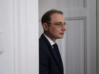 Ce facultăți au făcut miniștrii din guvernul Luca Niculescu? Ingineri, puși la Economie și la Apărare