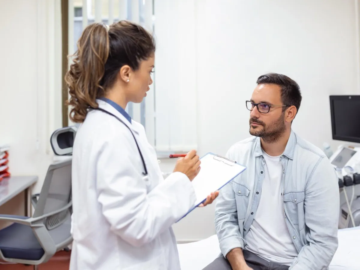 Câți bani pierd la salariu angajații care își iau concediu medical? Cine sunt cei mai afecați?