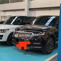Mașina albă este un Range Rover Sport adevărat, cea neagră, copia Hunkt Canticie / Foto: largus.fr