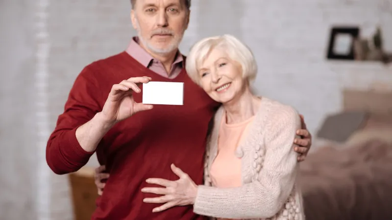 Când se dă sprijinul la pensie de 125 lei pe card de alimente? Două date înaintate. Ce zice Guvernul Foto: Freepik (fotografie cu caracter ilustrativ)