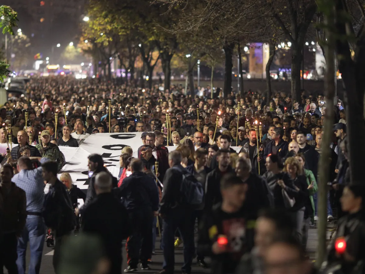 Peste 3000 de oameni au venit în marș spre clubul Colectiv. Foto Inquam Phtotos/Octav Ganea
