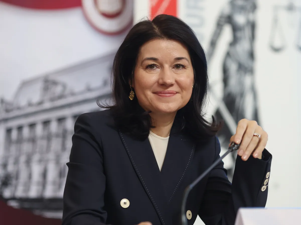 Ex-șefa Înaltei Curți a ieșit la pensie cu 8.000€. După 3 luni s-a reangajat avocat pe mii de €. Are 52 ani