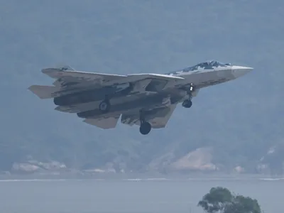 VIDEO China lansează avionul invizibil J-35A  în „luptă” cu F-35 al SUA. Conduce roiuri de drone - Foto: Profimedia Images