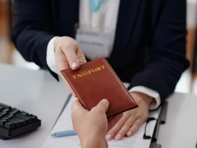 Cine sunt cele trei personalități din lume care pot călători fără pașaport. Explicațiile din spatele acestor excepții
