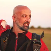 Bogdan Mircea Petre, avocatul parașutist, vrea să doboare recordul mondial la salt de la înălțime