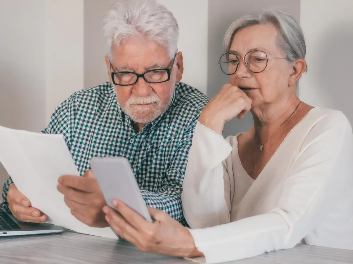 Pensionari supărați la pensie - Foto: Freepik