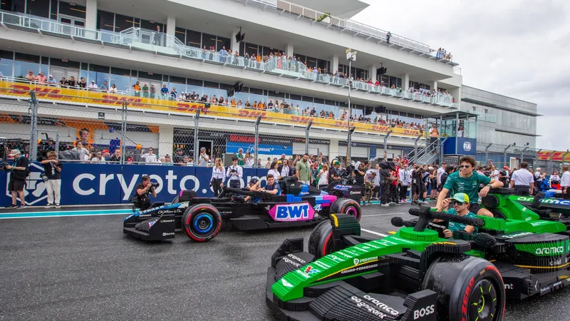 Cel mai tare tur de circuit de Formula 1, la Miami. S-a „alergat” în mașini din piese Lego - Foto: Profimedia Images