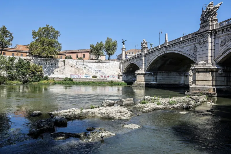 Și Tibrul a secat! La Roma, a ieșit la suprafață &bdquo;Podul lui Nero&rdquo; - Foto: Profimedia Images