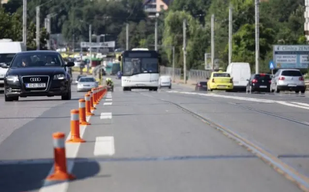 Banda unică pentru mijloacele de transport în comun din Iași, apreciată și detestată de localnici/FOTO: ziaruldeiasi.ro