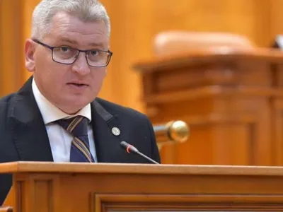 Deputatul PNL Florin Roman preia funcţia de preşedinte interimar al Camerei Deputaţilor. / Foto: hotnews.ro