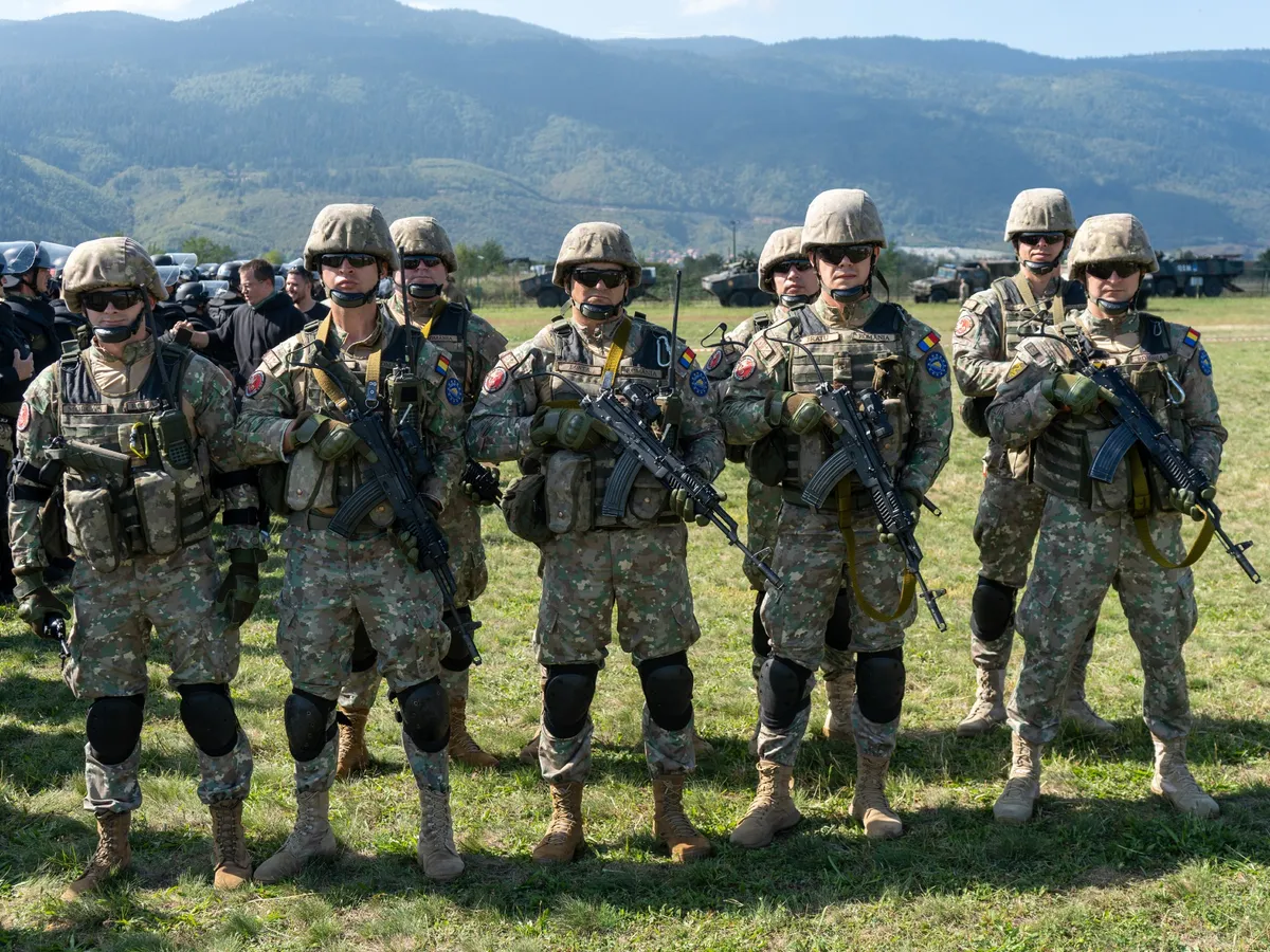 Tineri în armată - Foto: Freepik