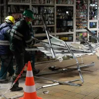 Primarul S3 Robert Negoiță, singurul care nu a demolat chioșcurile de la metrou. S-a apucat Metrorex - Foto: INQUAM PHOTOS - George Călin