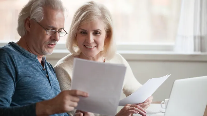 Când încep să se dea pensie pe iunie: vineri sau luni? Sute de mii pensionari iau bani în plus foto: Freepik (fotografie cu caracter ilustrativ)
