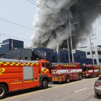 Incendiu devastator, la o fabrică de baterii cu litiu. Peste 20 de persoane au murit - Foto: koreajoongangdaily.joins.com