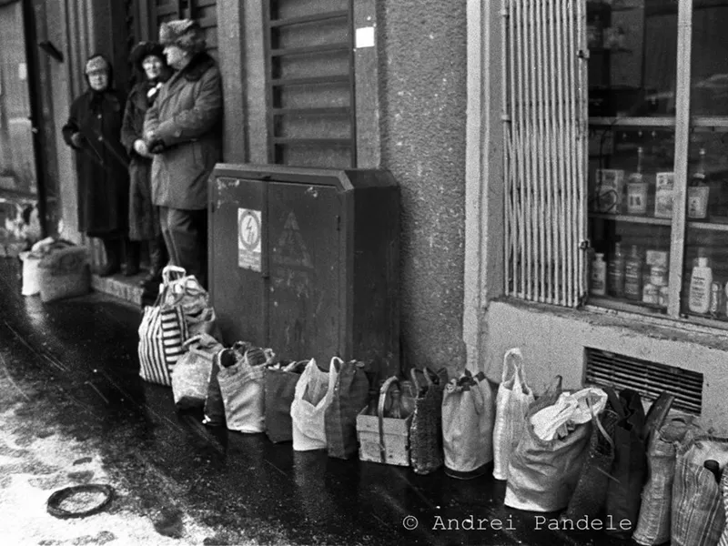 FOTO-document, pentru tinerii născuți după 1989: Ce bine se trăia în comunism în România - Foto: Andrei Pandele / Facebook