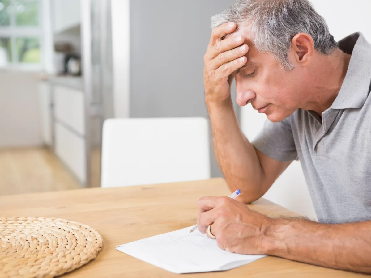 Pensionar, trist la pensie - Foto: magnific