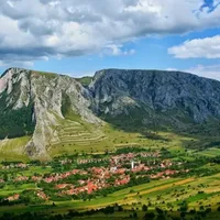 Misterul satului din România unde Soarele răsare de două ori. Aici razele solare sunt „blocate” - Foto: Rimetea.eu