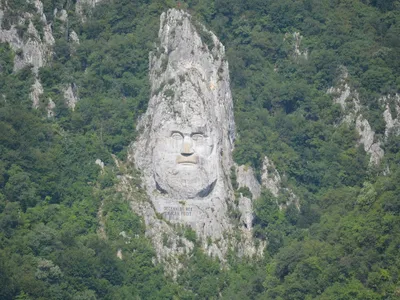 Chipul lui Decebal sculptat în stâncă - Foto: Pixabay