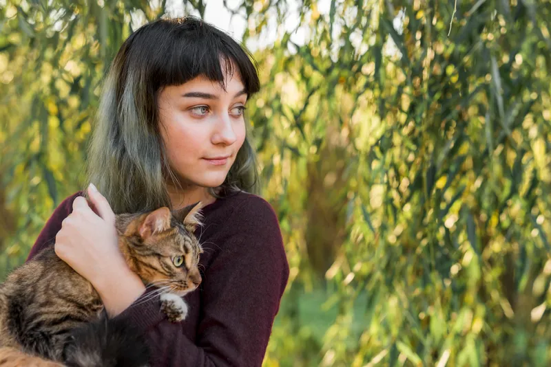 Femeie cu pisică - Foto: Magnific (Imagine cu rol ilustrativ)