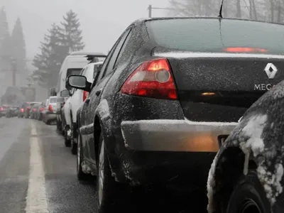 Aglomerație pe DN 1 în stațiunile de pe Valea Prahovei. Rute alternative pentru șoferi - Foto: INQUAM PHOTOS / Raul Giuglea - Imagine cu rol ilustrativ