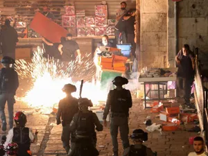 Poliția israeliană a luat cu asalt luni Moscheea Al-Aqsa din Ierusalimul de Est/Foto Le Soir.be