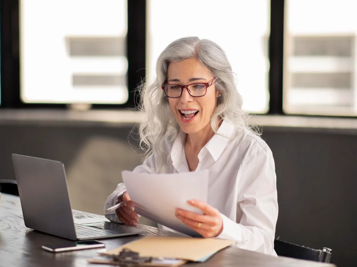 Pensionară la pensie - Foto: Freepik