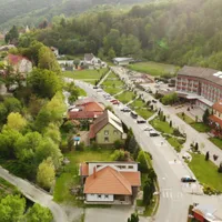 Criza financiară a închis sute de pensiuni și hoteluri într-o stațiune extrem de căutată iarna Foto: Primaria Moneasa