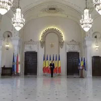 Președintele Iohannis a decorat mai mulți medici, profesori şi economişti de Ziua Națională. / Foto: captură video