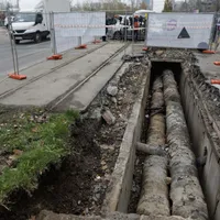 Bucureştii, oraşul conductelor rupte. Termoenergetica repară una şi strică altele - Foto: INQUAM PHOTOS/George Călin