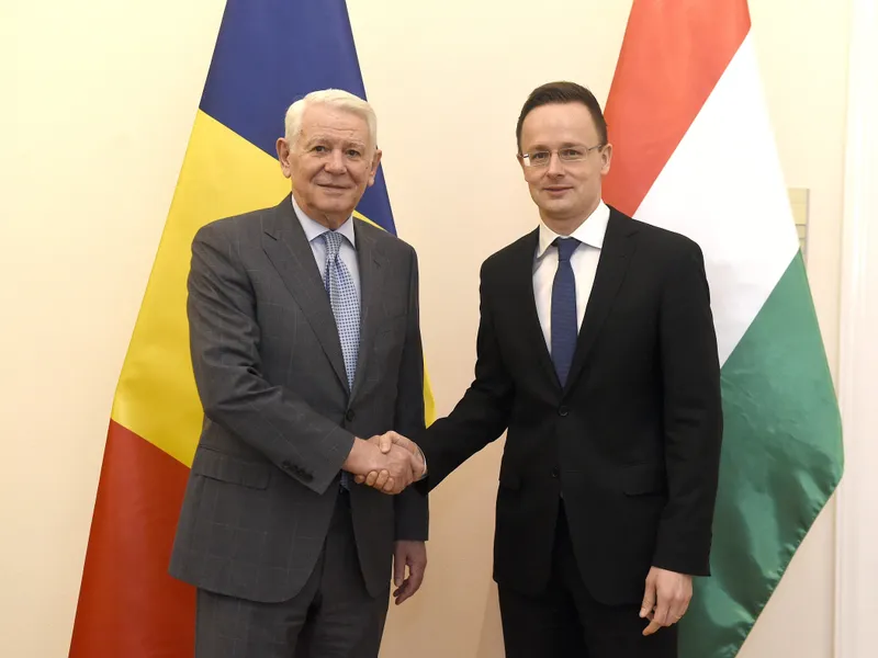 Ministrul ungar de Externe Péter Szijjártó  alături de Ministrul Teodor Meleșcanu/Foto: Ministerul Afacerilor Externe