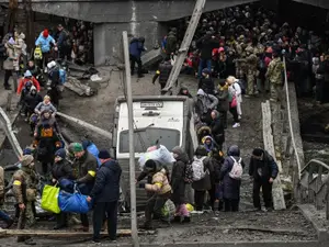 Aproximativ 150.000 de persoane, evacuate prin coridoare umanitare din calea războiului din Ucraina. / Foto: newsnpr.org