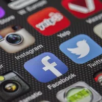 Facebook, Twitter și Telegram, amendate din nou în Rusia pentru ingerințe electorale. / Foto: spotmedia.ro