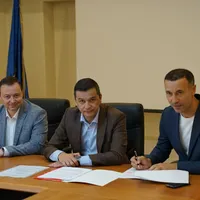 Sorin Grindeanu, la semnarea protocoalelor de colaborare cu reprezentanții Consiliului Județean Prahova. / Foto: Sorin Grindeanu, Facebook