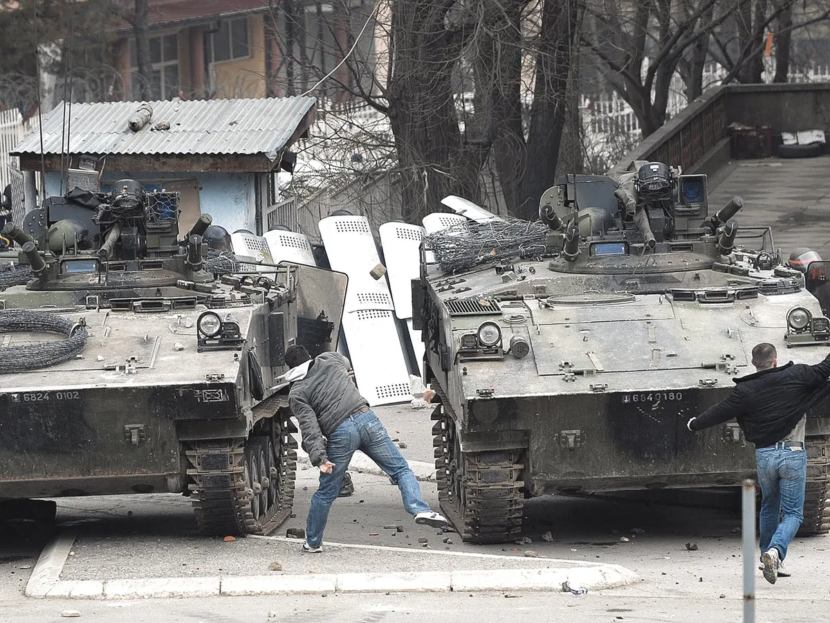 Violențele 
de la Mitrovica de pe 17 martie 2008 au fost cele mai dure după declararea independenței Kosovo, o lună mai devreme