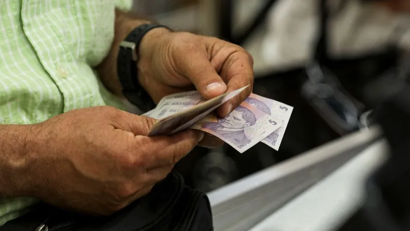 Inflația a urcat la 16,8%, un record în România. Urmează zile crunte pentru români - FOTO: Inquam Photos/Octav Ganea